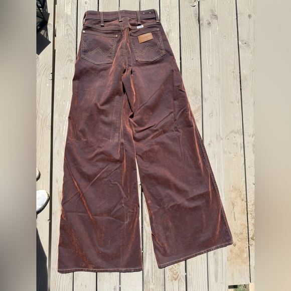Wrangler Women’s Punchy Cinnamon Jeans - Picture 3 of 4